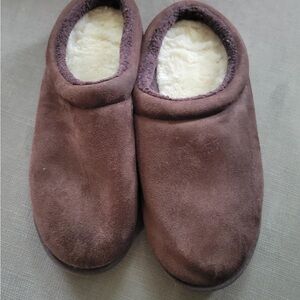 Cozy Brown Slippers with Plush Lining
